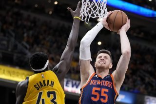 Isaiah Hartenstein (de face) et New York n'ont rien pu faire face aux Pacers de Pascal Siakam. KEYSTONE/AP/Michael Conroy